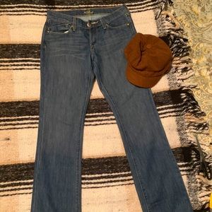 Women size 4 Flirt style Old Navy jeans med wash